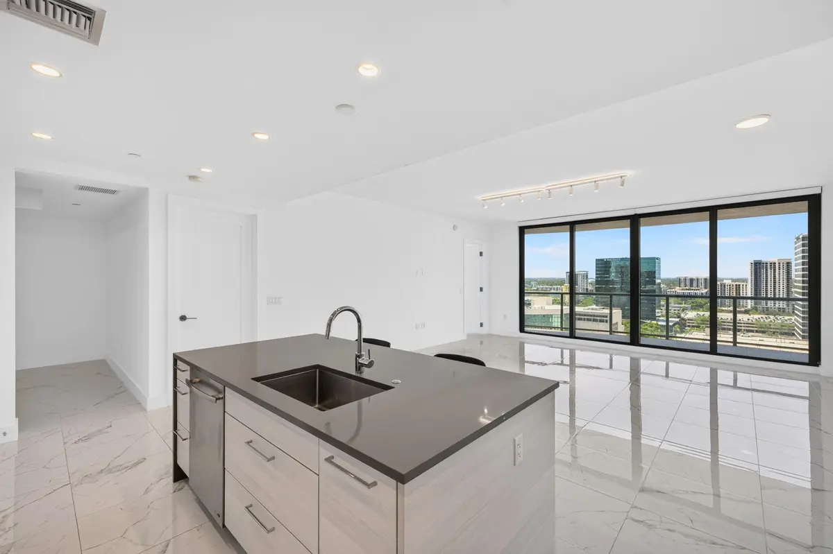 18-web-or-mls-699A7860 at 100 E Las Olas Boulevard 1902, Fort Lauderdale