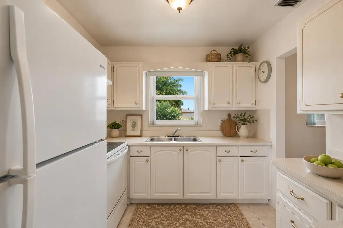 K2 at 5300 Washington Street 301E, Hollywood