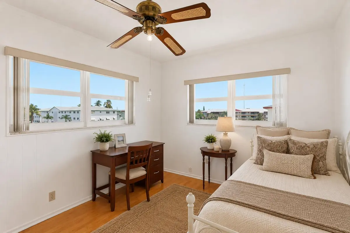 BR2 at 5300 Washington Street 301E, Hollywood