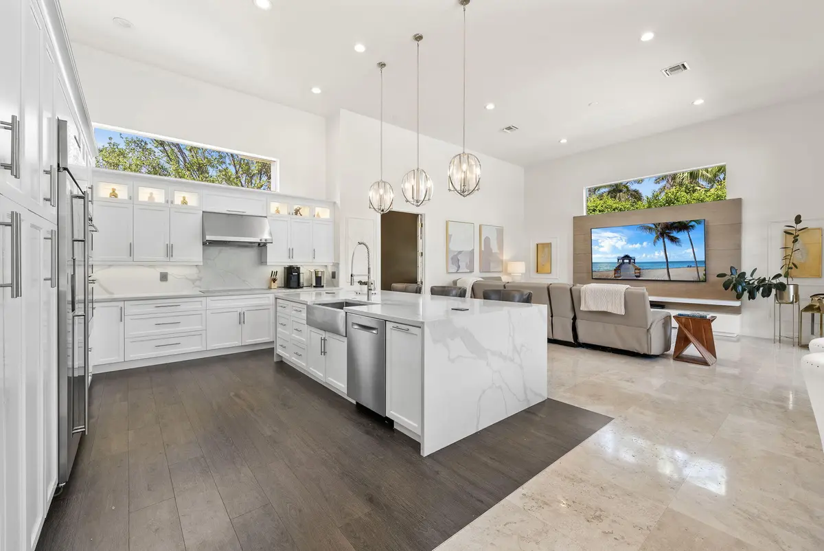 _4 at 2480 Poinciana Lane, Weston