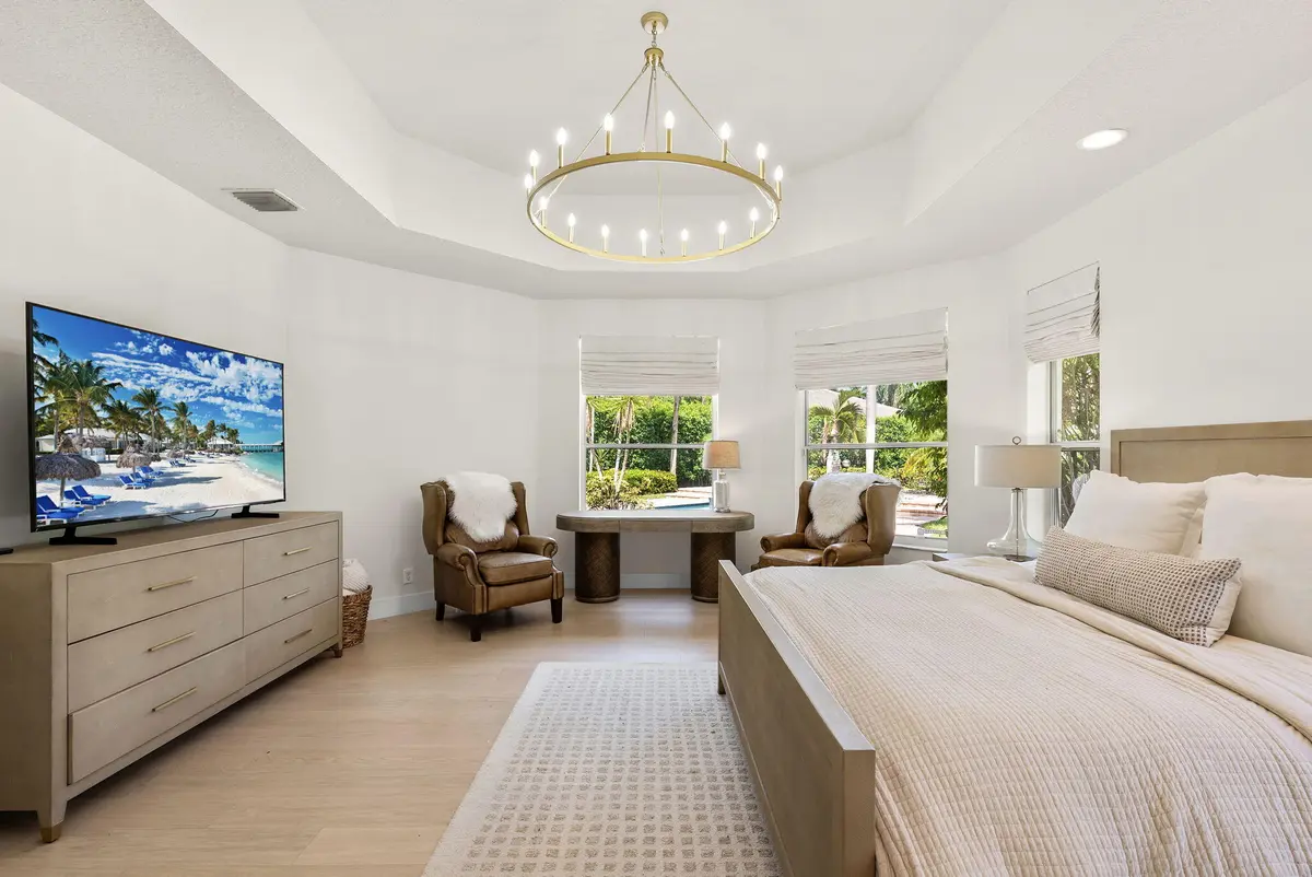 _7 at 2480 Poinciana Lane, Weston