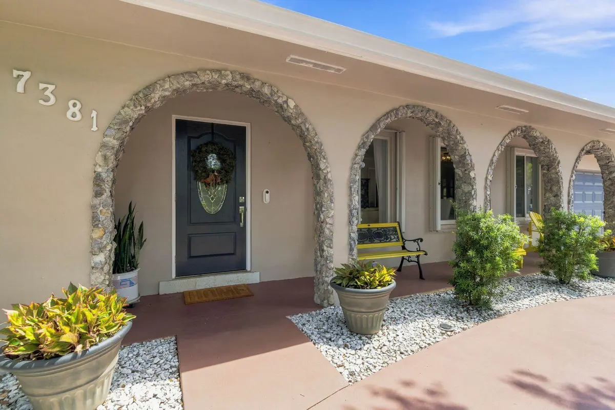 7UzjereQ at 7381 SW 9TH Street, Plantation