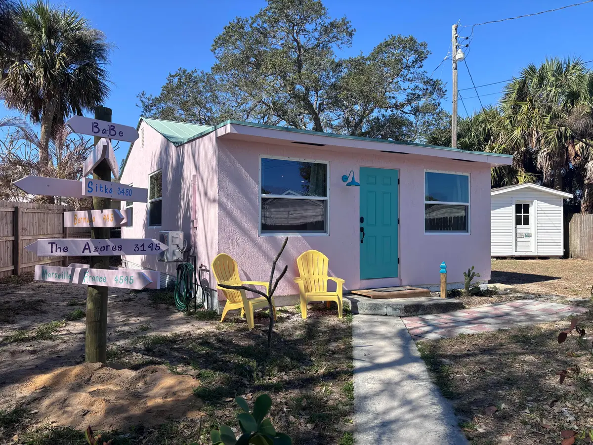 Back AIR BNB at 2472 NE Pine Avenue, Jensen Beach