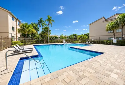 2986 S UNIVERSITY Drive 8203, Davie – leased