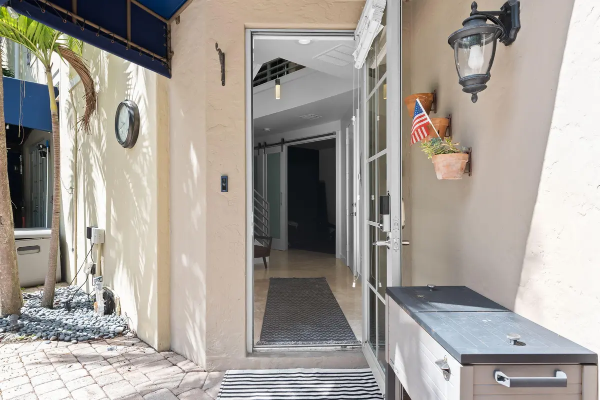 27-web-or-mls-_BWP7010 at 814 SW 10TH Street 814, Fort Lauderdale