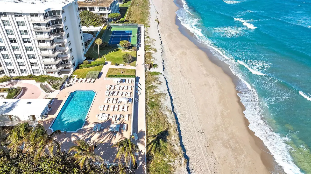 beach/pool at 2295 S OCEAN Boulevard 418, Palm Beach