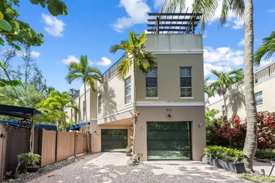 814 SW 10TH Street 814, Fort Lauderdale – Townhouse for sale