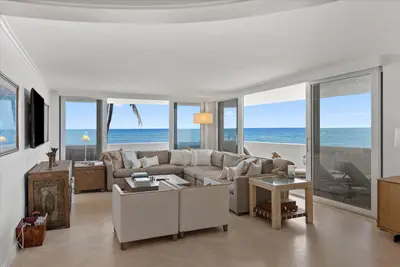 100 Sunrise Avenue 212, Palm Beach – Apartment for rent