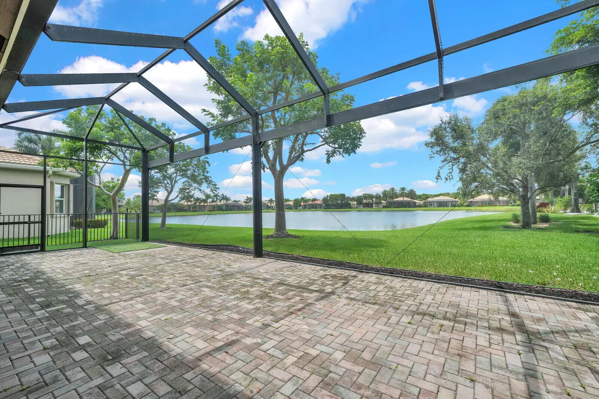 Expansive Lake Views at 10469 Whitewind Circle, Boynton Beach
