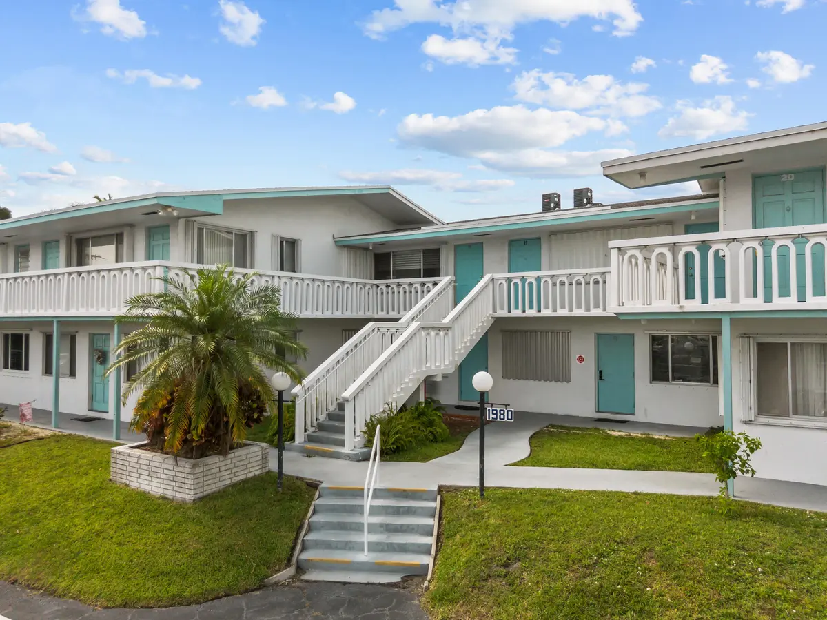 Well Kept Exterior at 1980 Sunset Avenue 7, Lake Worth Beach