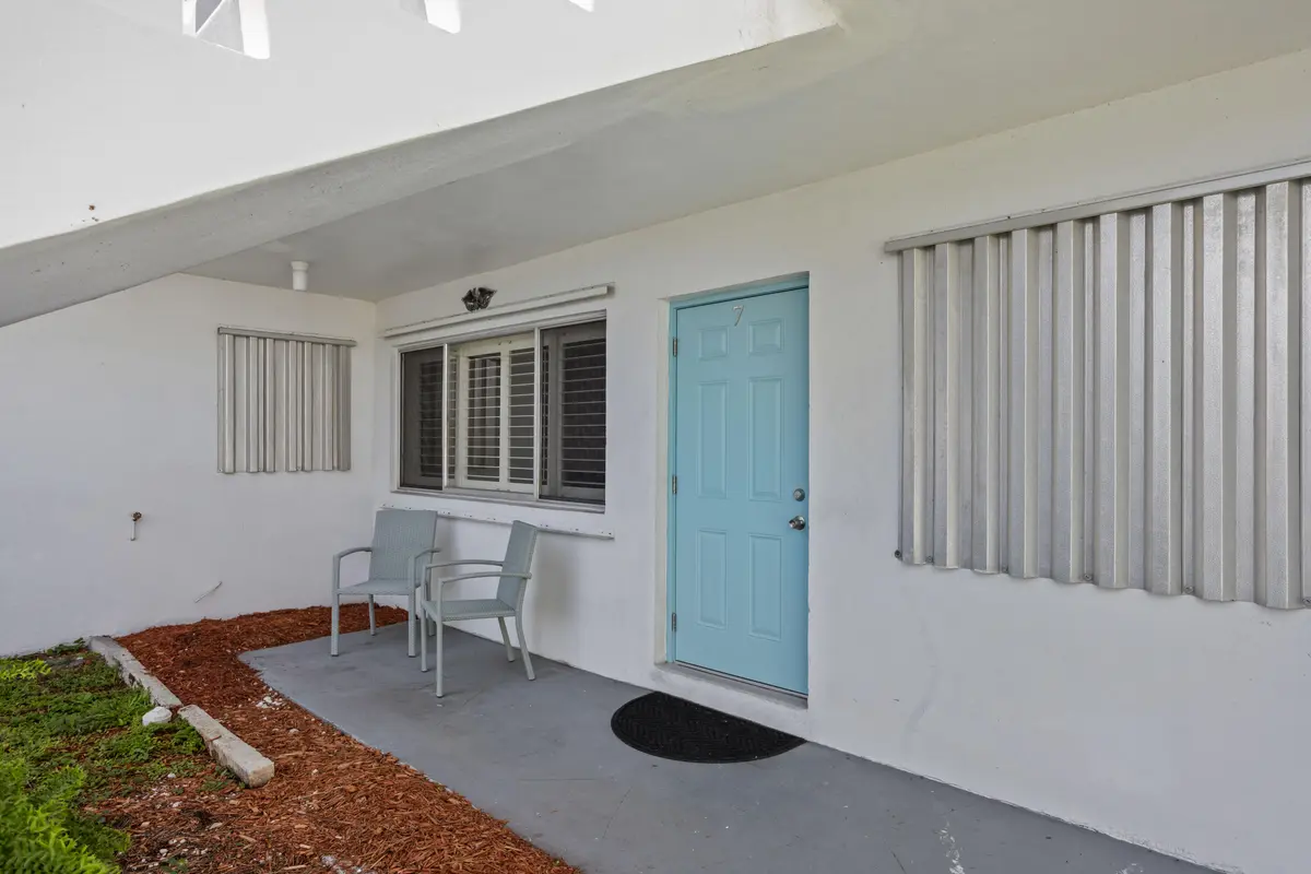 Convenient Location at 1980 Sunset Avenue 7, Lake Worth Beach