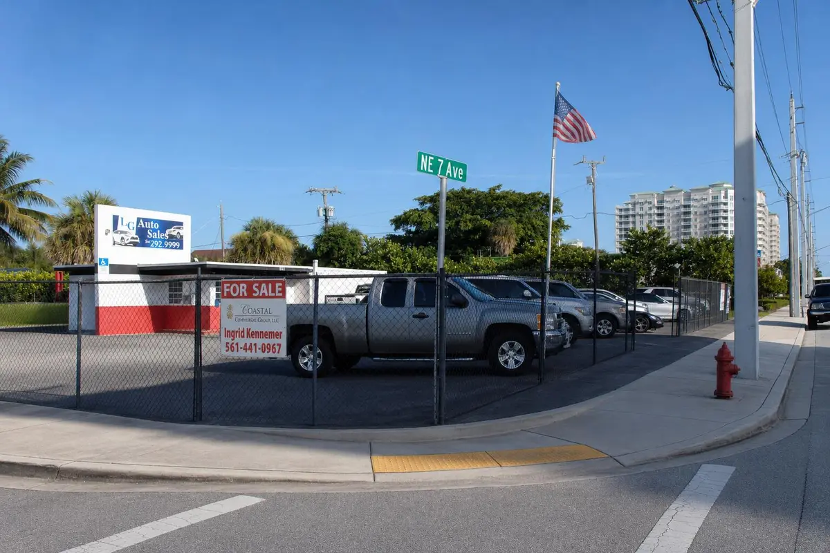 pic 1 at 724 N FEDERAL Highway, Boynton Beach