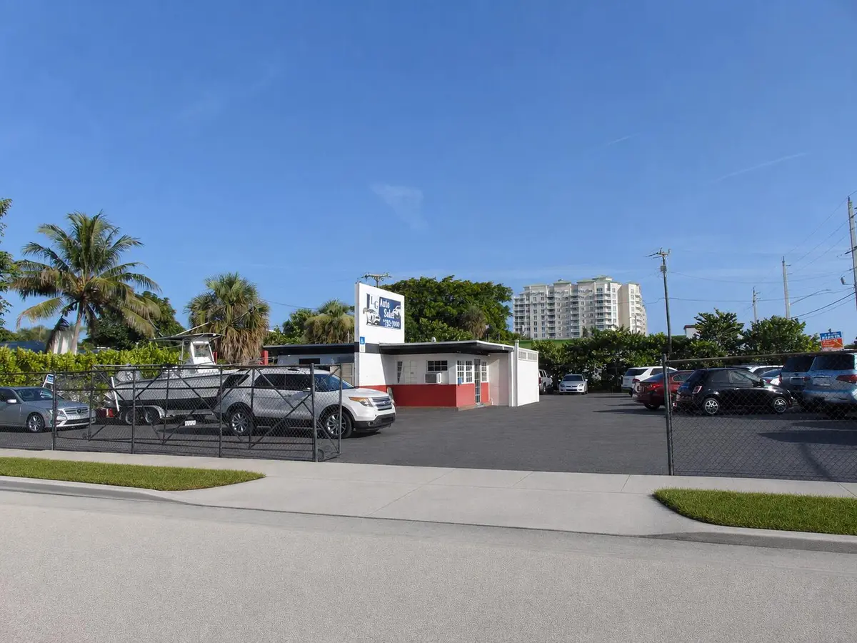 pic 2 at 724 N FEDERAL Highway, Boynton Beach