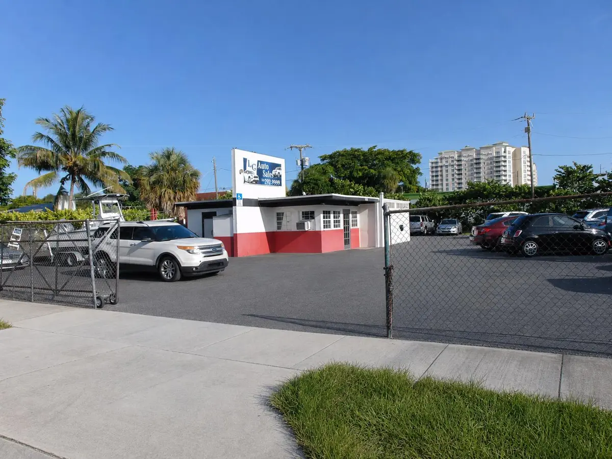 pic 3 at 724 N FEDERAL Highway, Boynton Beach