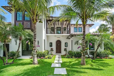 230 Pershing Way, West Palm Beach – Single Family Residence for sale