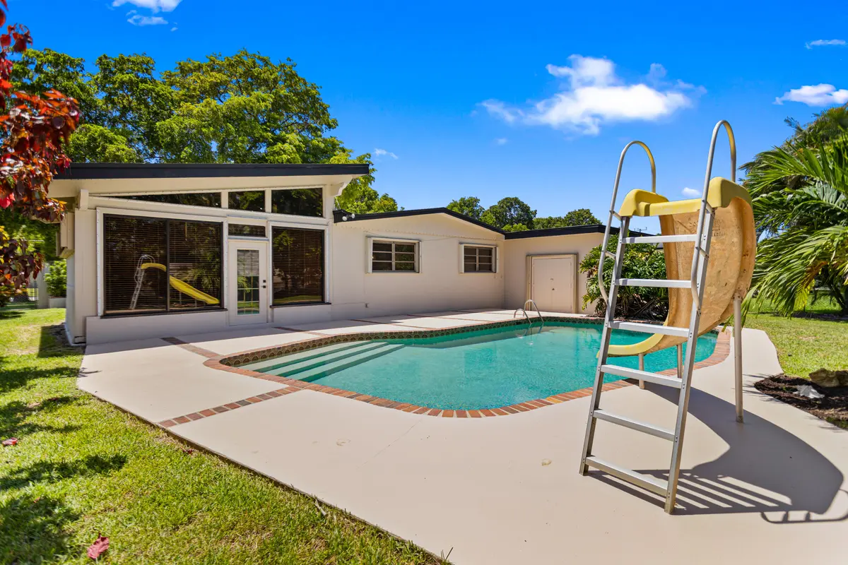 585A0828 at 880 E ACRE Drive, Plantation