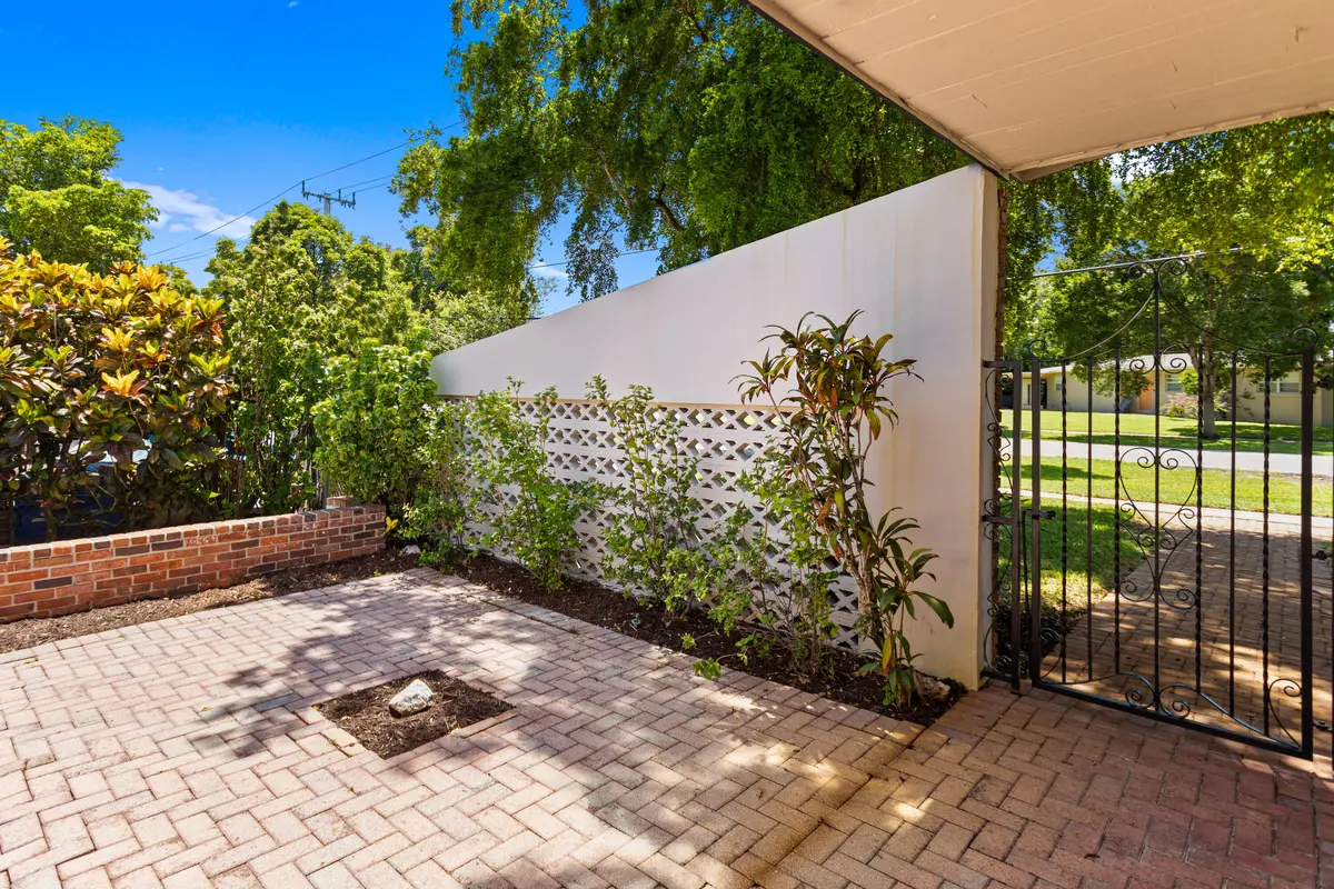 585A0858 at 880 E ACRE Drive, Plantation