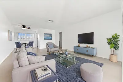 2755 NE 28th Avenue F-1, Lighthouse Point – Condominium for rent