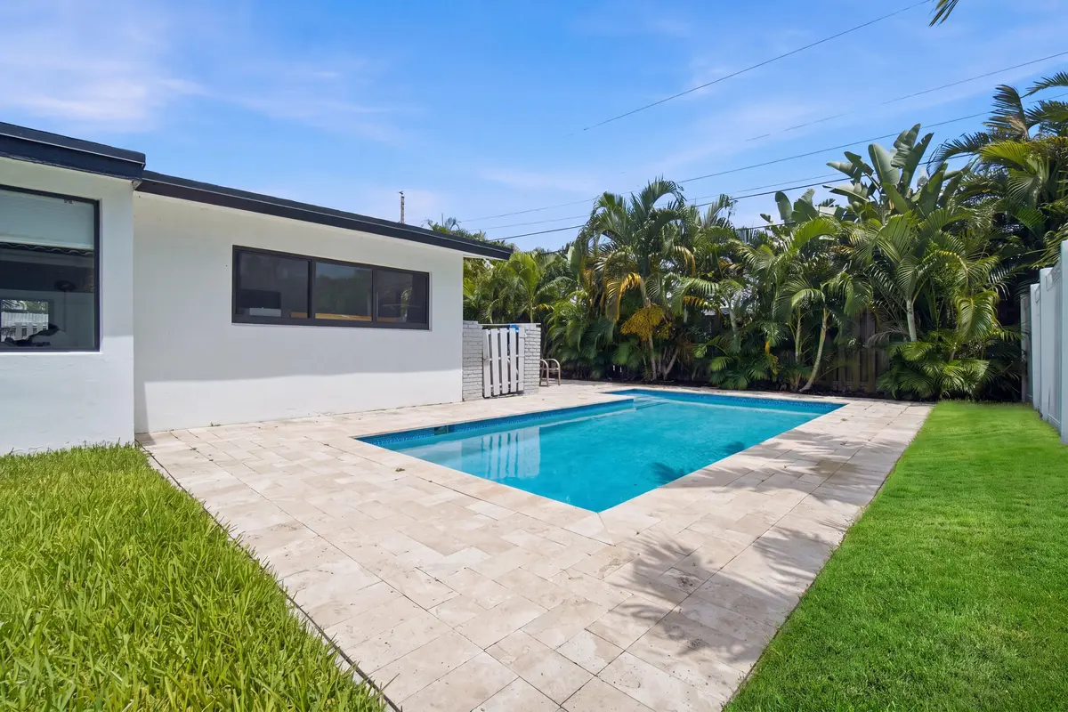 DSC05547_with_grass at 1333 SE 8TH Street, Deerfield Beach