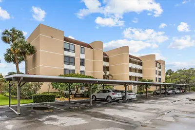 3452 NE Causeway Boulevard 17-404, Jensen Beach – Condominium for sale