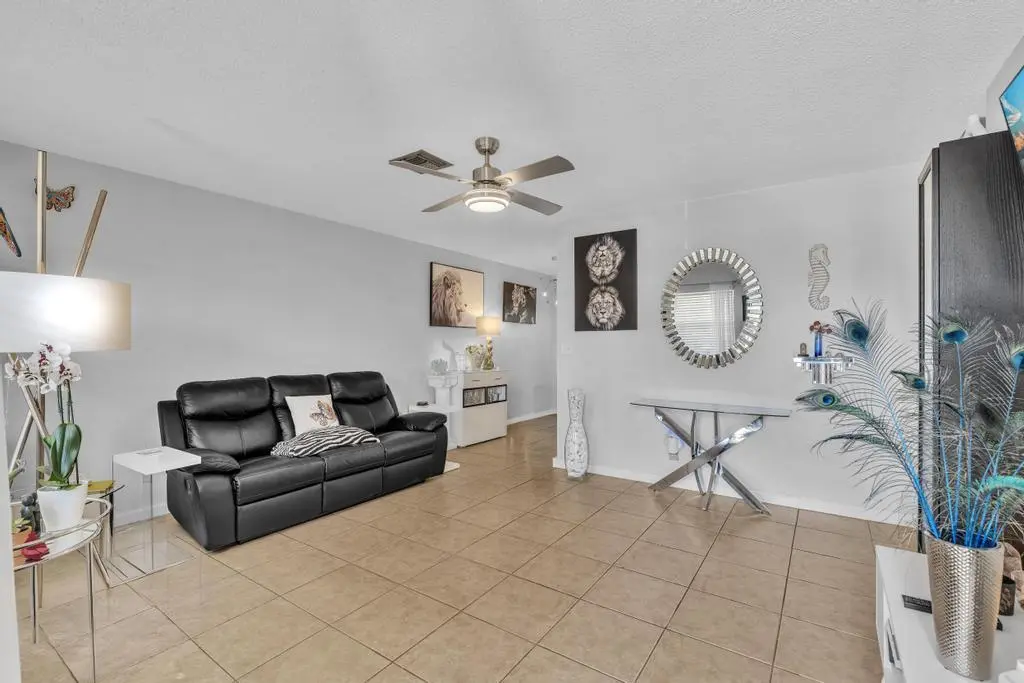 FPP00366 at 560-564 NE 35th Street, Oakland Park