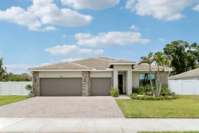 1490 SW Lago Circle, Palm City – Single Family Residence for sale