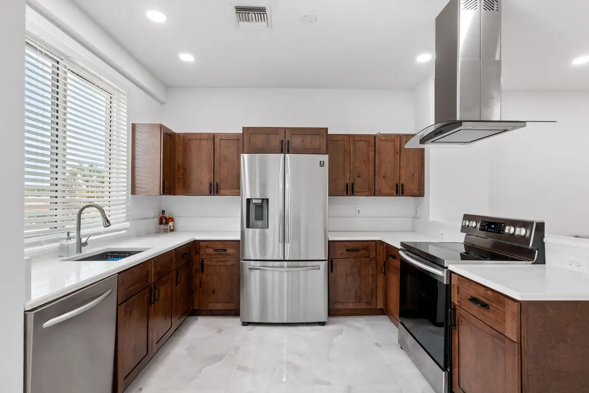 IMG_5879 at 836 SE 20TH Avenue, Deerfield Beach