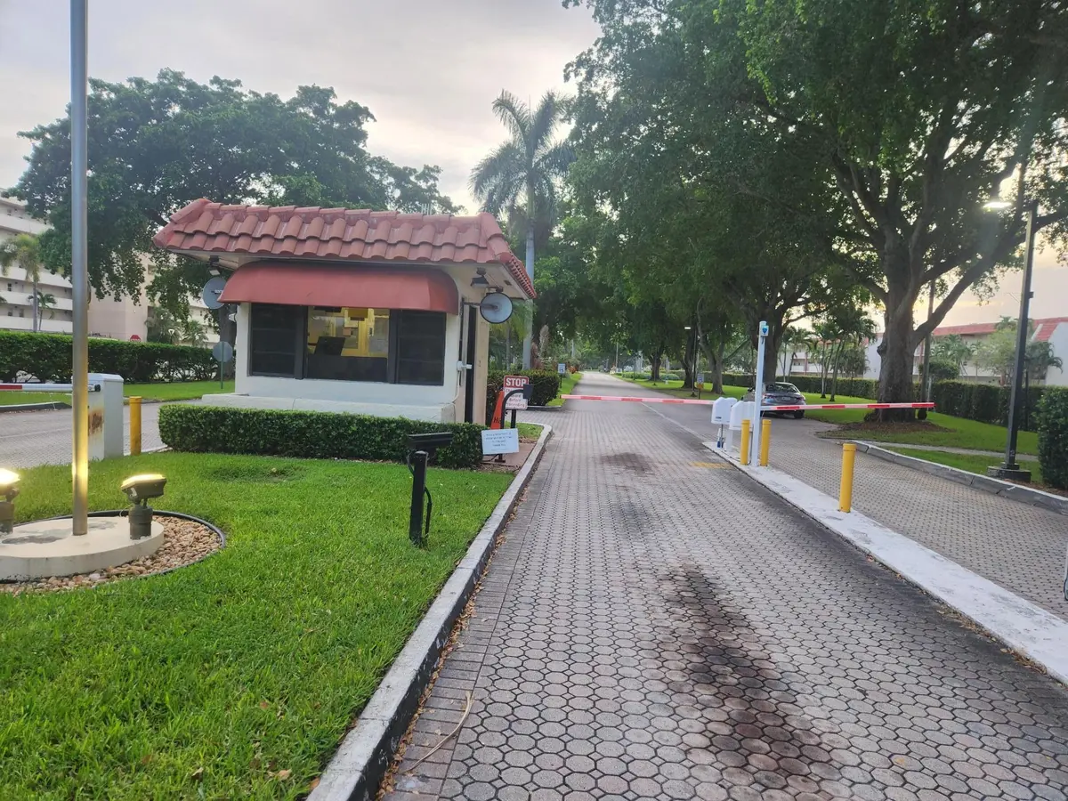 20260719_194154 at 811 S Hollybrook Drive 206, Pembroke Pines