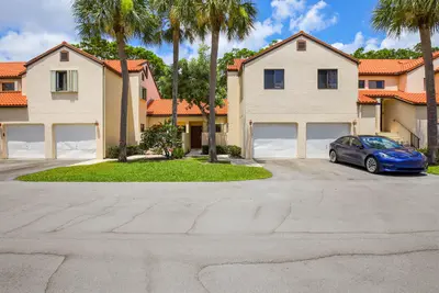 14 Vía De Casas Sur 103, Boynton Beach – Townhouse for sale