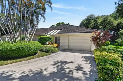11453 SHADY OAKS Lane, North Palm Beach – Condominium for sale