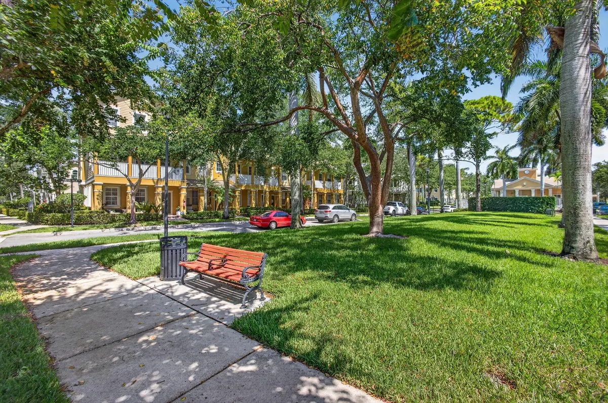 2-web-or-mls-5D1A5891 at 128 W Royal Palm Circle 101, Jupiter