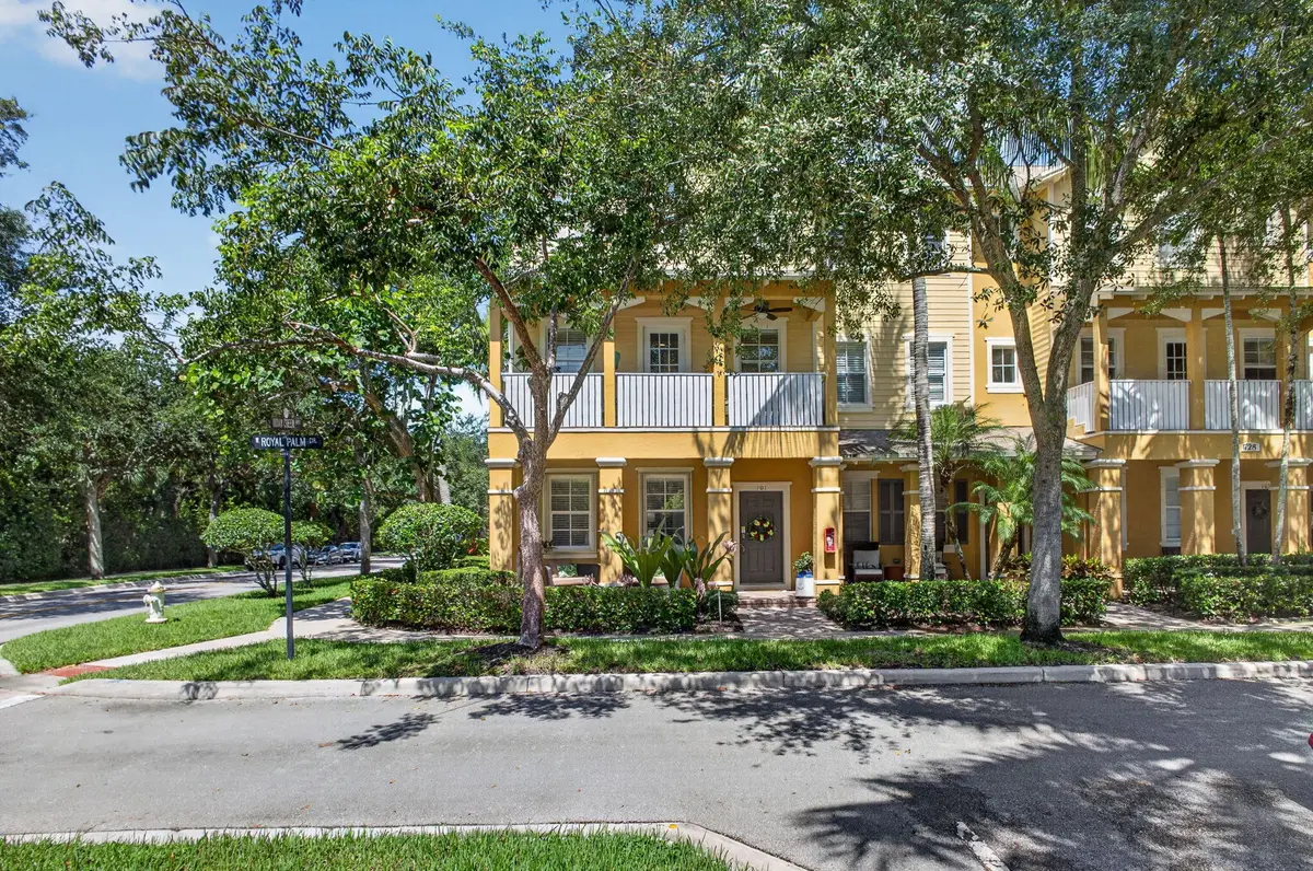 3-web-or-mls-5D1A5897 at 128 W Royal Palm Circle 101, Jupiter