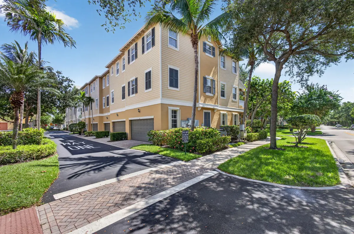 8-web-or-mls-5D1A5920 at 128 W Royal Palm Circle 101, Jupiter