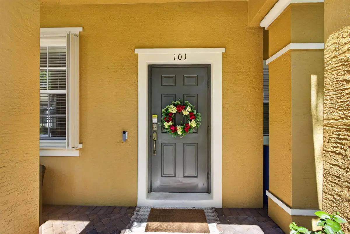 10-web-or-mls-5D1A5931 at 128 W Royal Palm Circle 101, Jupiter