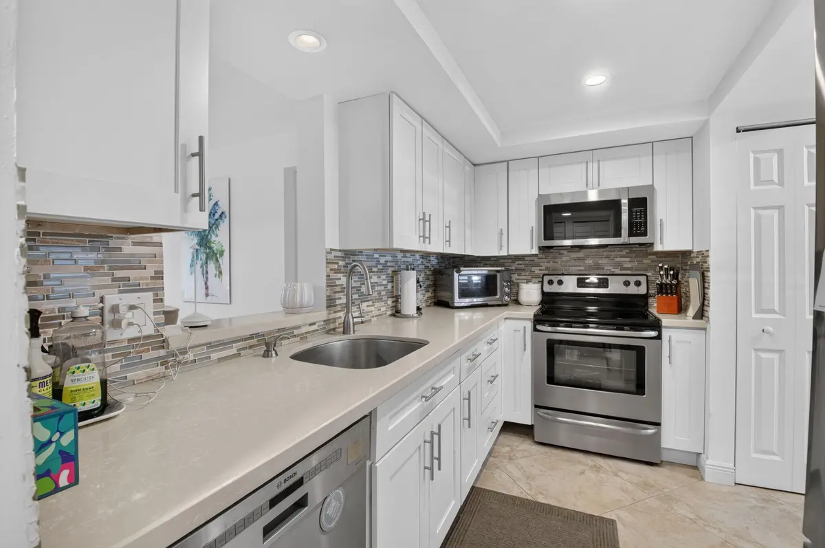 10-web-or-mls-DSC_8629 at 14849 Cumberland Drive 1060, Delray Beach