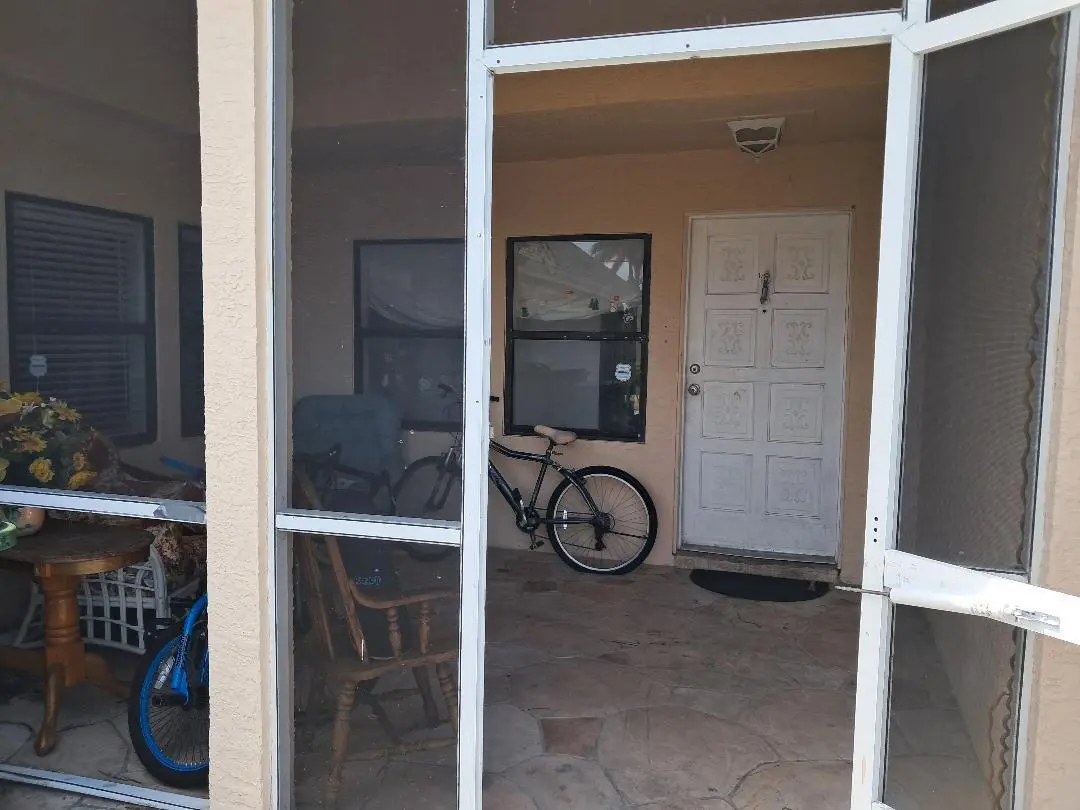 Large front sitting area at 441 SW Todd Avenue, Port St. Lucie