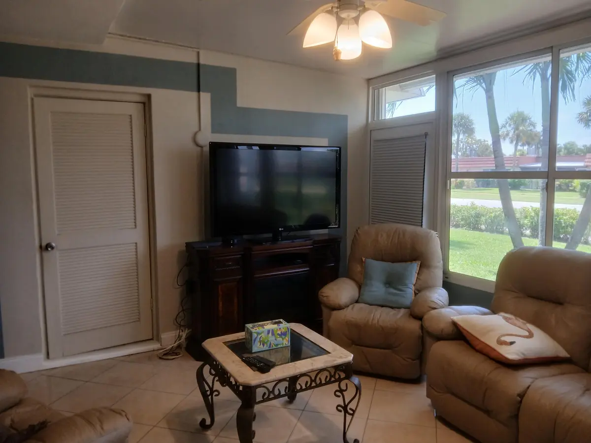 Florida Room 1 at 2638 GATELY Drive 59, West Palm Beach