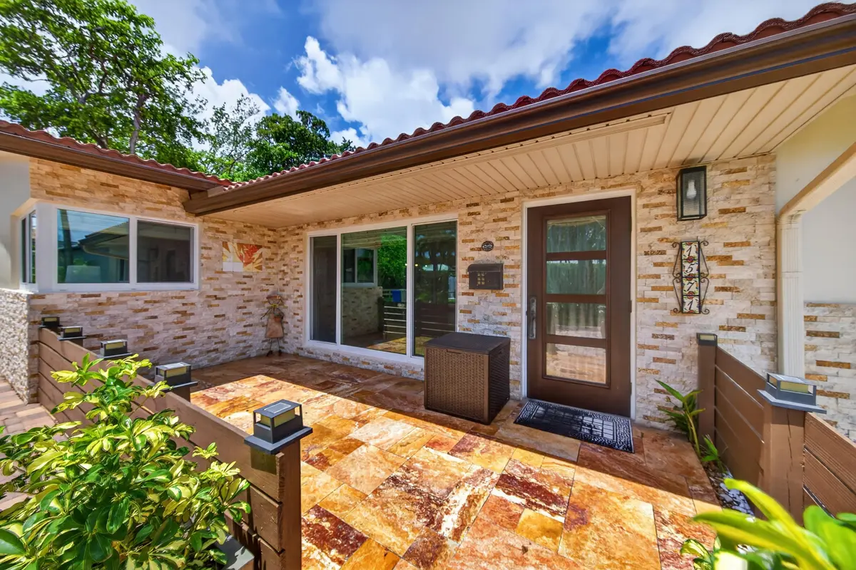 Front2 at 1571 SE 24TH Avenue, Pompano Beach
