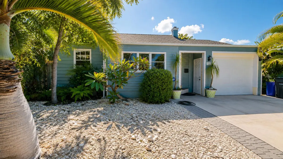 A3B52BAB-7090-41BE-A684-9FA3EAD1CD6F at 715 N PALMWAY, Lake Worth Beach