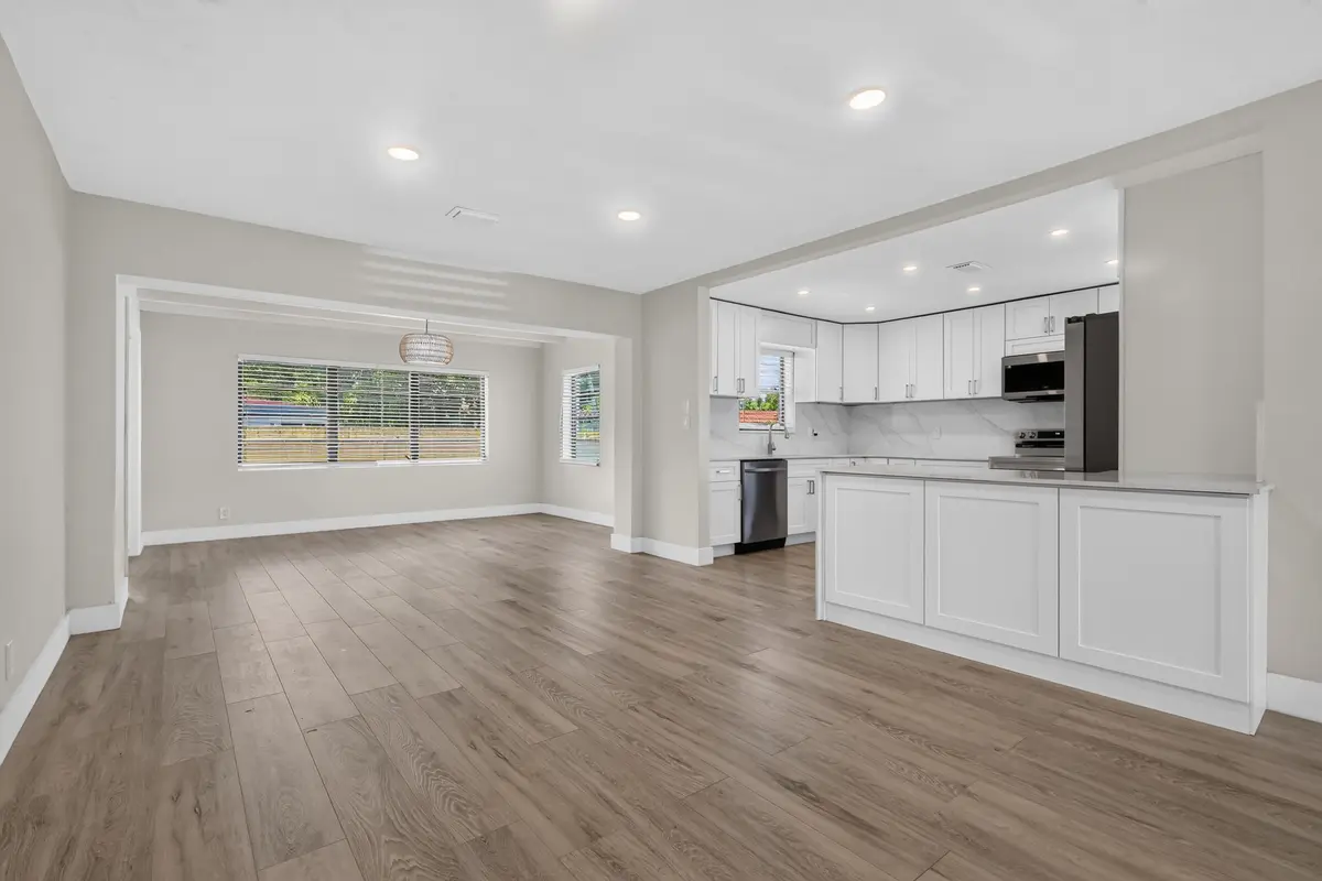. at 614 N 32ND Court, Hollywood