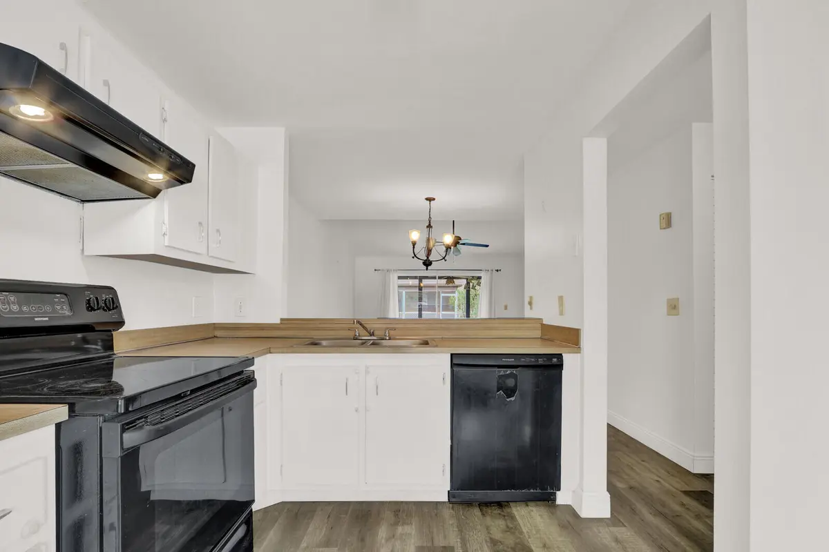 Kitchen at 113 PINEWOOD Court, Jupiter
