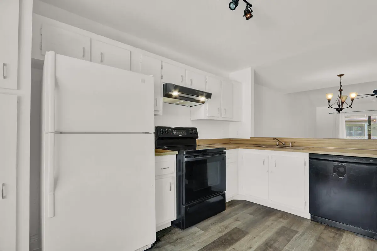 Kitchen at 113 PINEWOOD Court, Jupiter