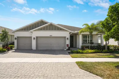 6801 NW Cloverdale Avenue, Port St. Lucie – Single Family Residence for sale