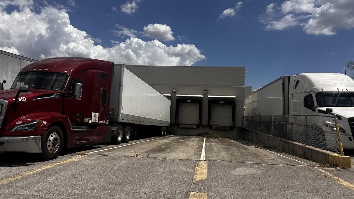 loading at 7463 W Colonial Drive, Orlando