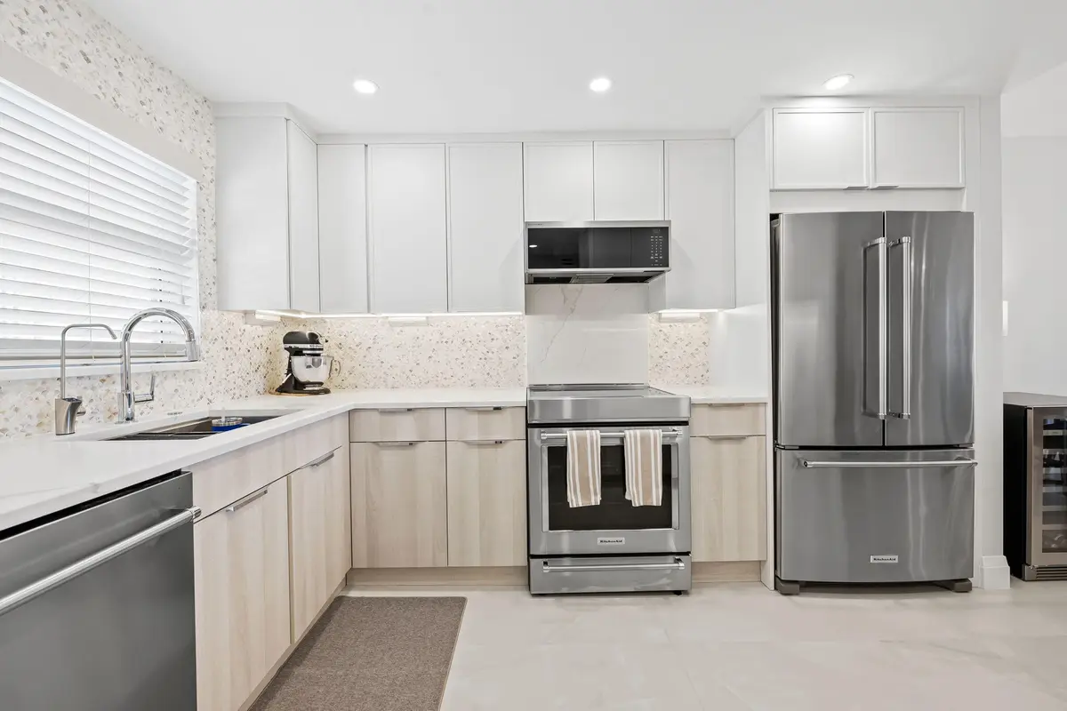Kitchen at 511 BAYSHORE Drive 603, Fort Lauderdale