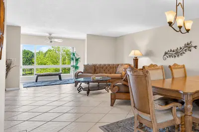5906 CRYSTAL SHORES Drive 404, Boynton Beach – Condominium for sale