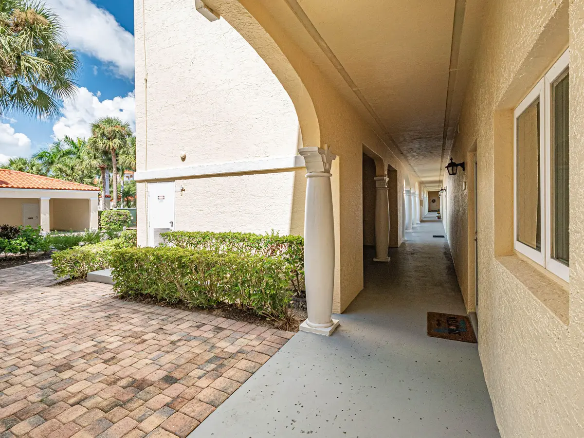5060 HARMONY Circle 105, Vero Beach, FL – photo 5