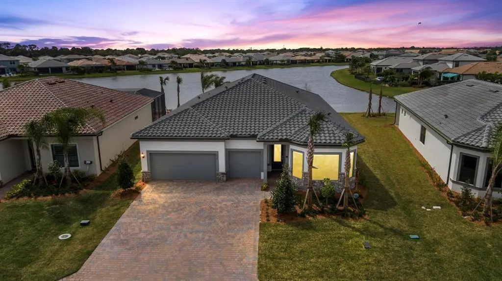 cour2 at 818 SE COURANCES Drive, Port St. Lucie