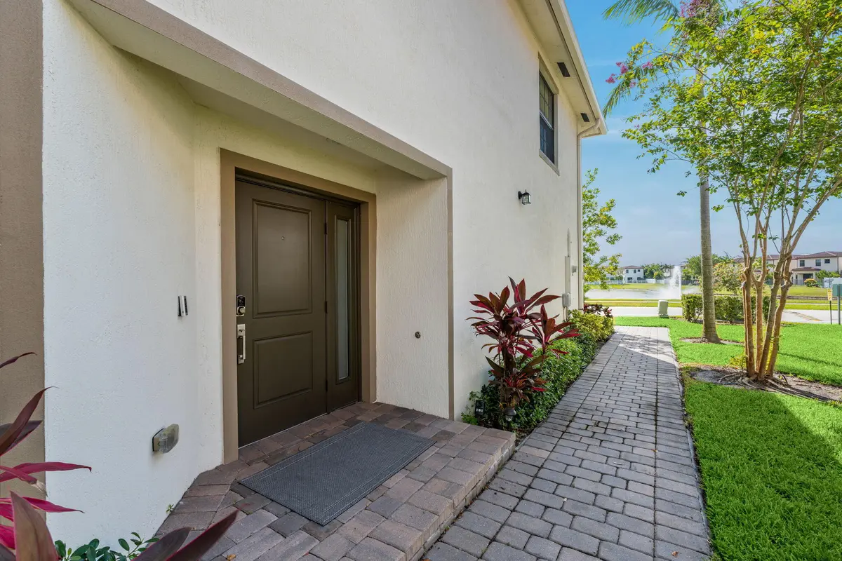 4-web-or-mls-A7409953 at 6001 Woods Edge Circle, Riviera Beach