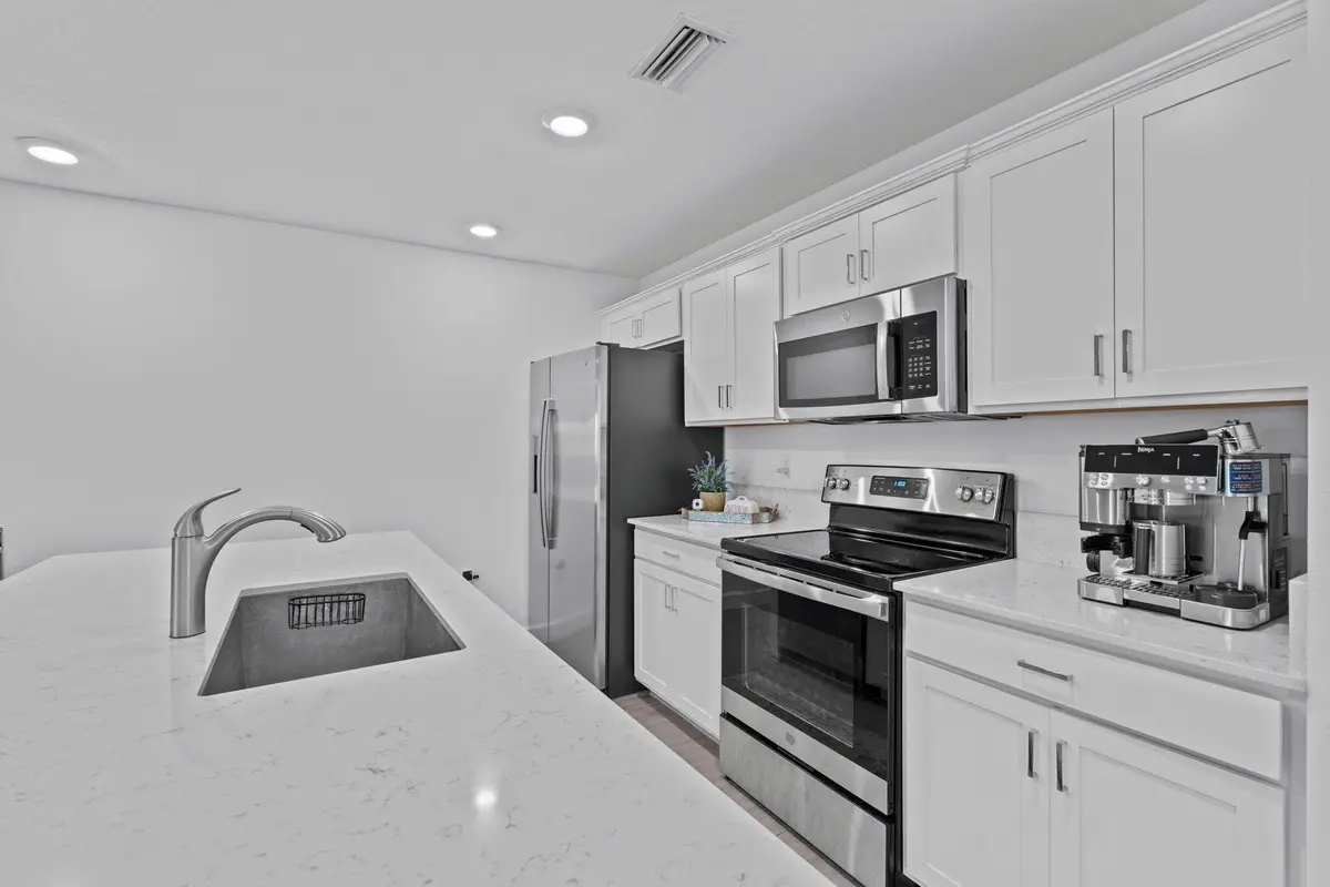 9-web-or-mls-A7400009 at 6001 Woods Edge Circle, Riviera Beach